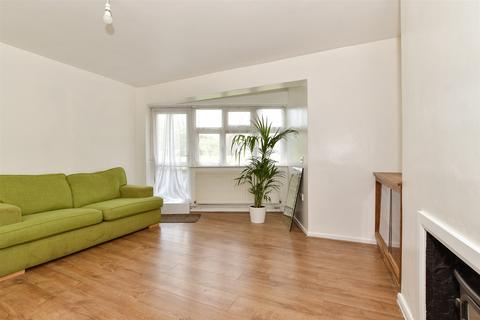 2 bedroom ground floor flat for sale, Broomhill Road, Woodford Green, Essex