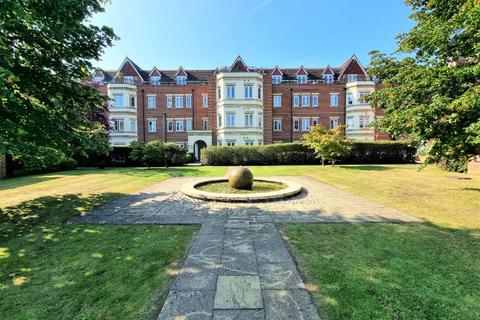 2 bedroom flat to rent, The Cloisters, Guildford GU1