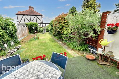 3 bedroom terraced house for sale, Fencepiece Road, Hainault