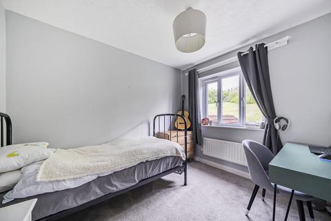 1 Ashwick Close, Caterham, CR3 6BY