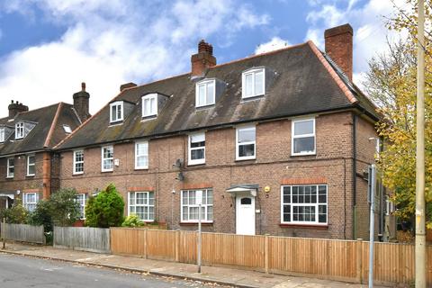 Bromley - 2 bedroom maisonette for sale