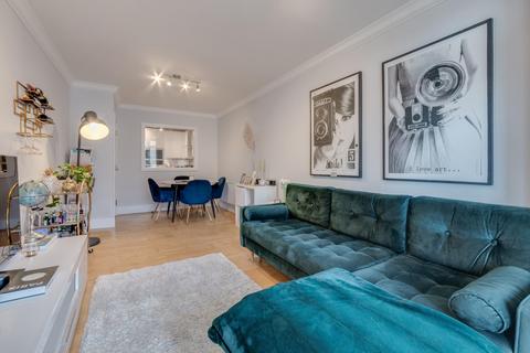 1 bedroom apartment for sale, Dunbar Wharf, Narrow Street, Limehouse, London, E14