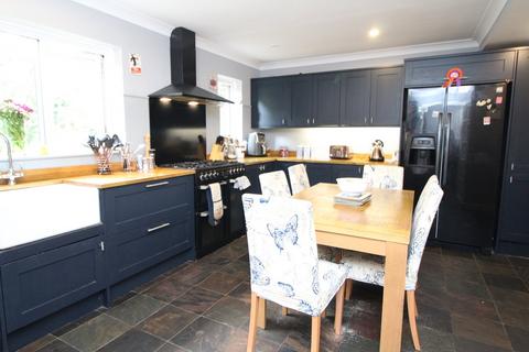 5 bedroom detached house for sale, High Spring Road, Keighley, BD21