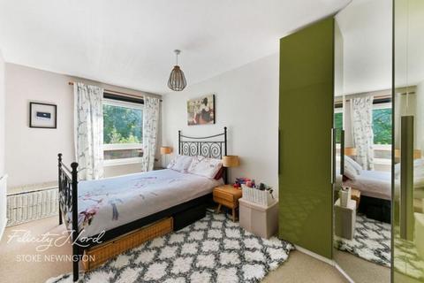 1 bedroom flat for sale, Bransby Court, Nevill Road, Stoke Newington, N16