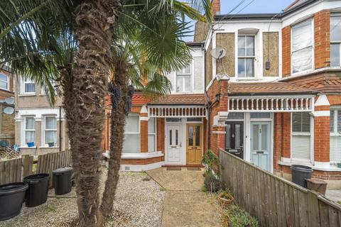 3 bedroom flat for sale, Vant Road, Tooting