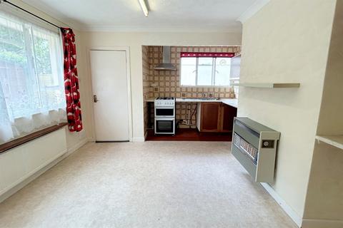 2 bedroom detached bungalow to rent, Colehill