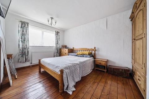 21 Park Barn Drive, Guildford, GU2 8EP
