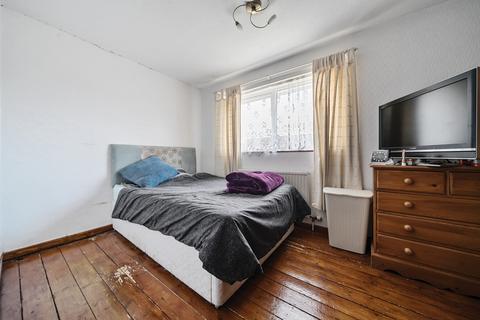 21 Park Barn Drive, Guildford, GU2 8EP