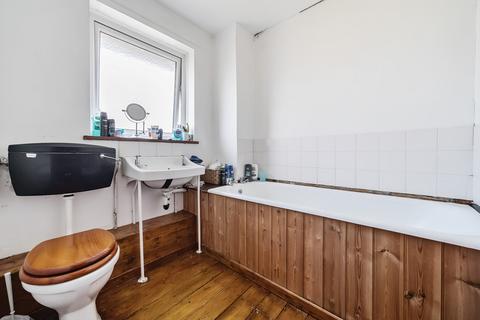 21 Park Barn Drive, Guildford, GU2 8EP