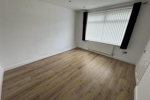 3 bedroom end of terrace house to rent, Solihull B90