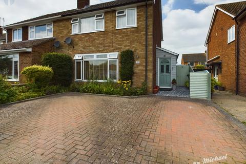 3 bedroom semi-detached house for sale, Aplin Road, Aylesbury, Buckinghamshire