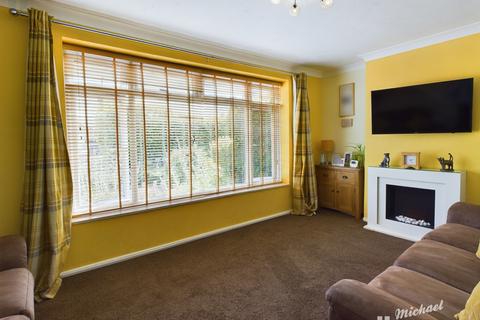 3 bedroom semi-detached house for sale, Aplin Road, Aylesbury, Buckinghamshire