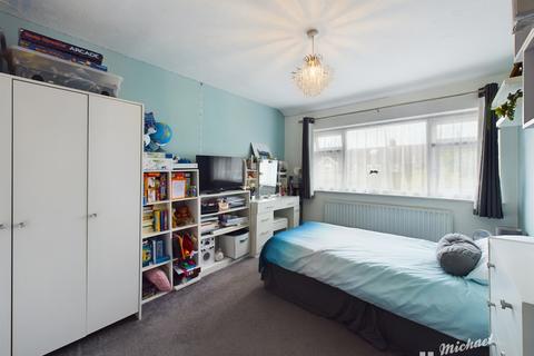 50 Aplin Road, Aylesbury, HP21 9BT
