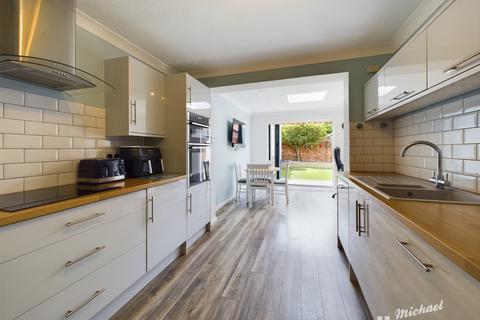 50 Aplin Road, Aylesbury, HP21 9BT