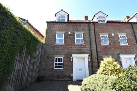 3 bedroom townhouse to rent, Flemingate Court, Beverley, HU17