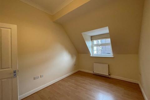 2 bedroom flat to rent, Andover Road, Newbury RG14