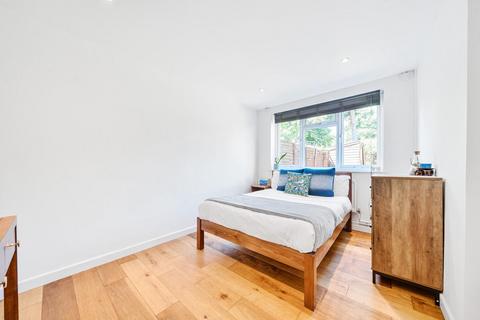 4 Clarence Road, London, W4 3AS