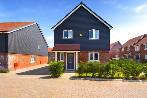 3 bedroom detached house for sale, Equine Way, Chinnor