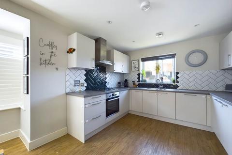 3 bedroom detached house for sale, Equine Way, Chinnor