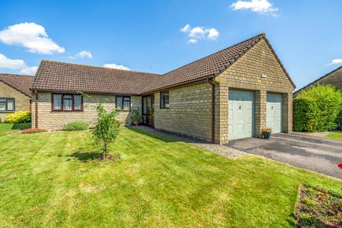 3 bedroom bungalow for sale, Fox Glove Close - Highly sought after location