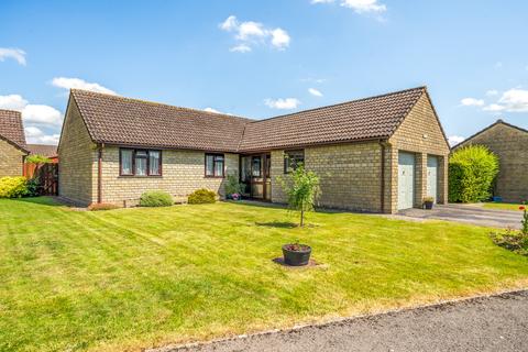 3 bedroom bungalow for sale, Fox Glove Close - Highly sought after location