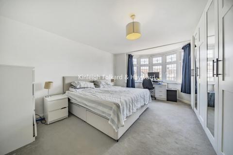 2 bedroom apartment to rent, Grand Drive London SW20