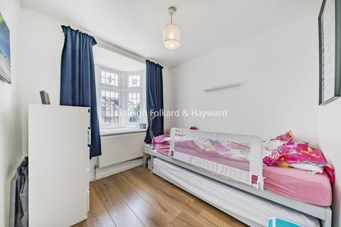 2 bedroom apartment to rent, Grand Drive London SW20