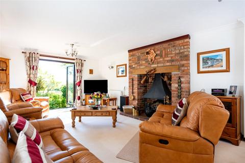 4 bedroom detached house for sale, High Street, Nash, Milton Keynes, Buckinghamshire, MK17