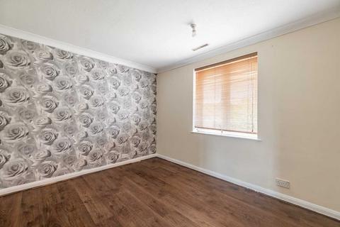 2 bedroom terraced house to rent, Leas Drive, Iver SL0