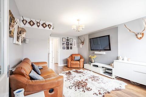 3 bedroom end of terrace house for sale, Darnell Close, Bradwell