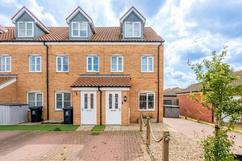 3 bedroom end of terrace house for sale, Darnell Close, Bradwell