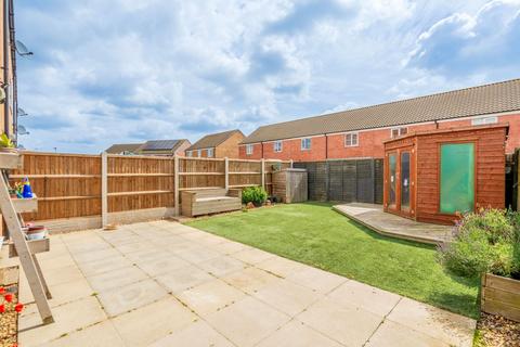 3 bedroom end of terrace house for sale, Darnell Close, Bradwell