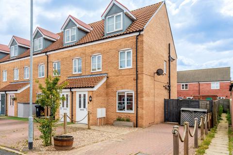 3 bedroom end of terrace house for sale, Darnell Close, Bradwell