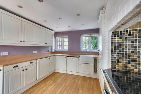 4 bedroom terraced house to rent, Woolmers Mead, Chelmsford CM3