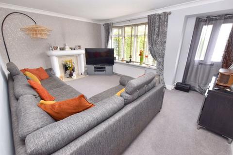 3 bedroom detached house for sale, Lawns Crescent, Leeds