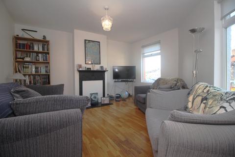 2 bedroom flat to rent, Queens Avenue , Watford  WD18