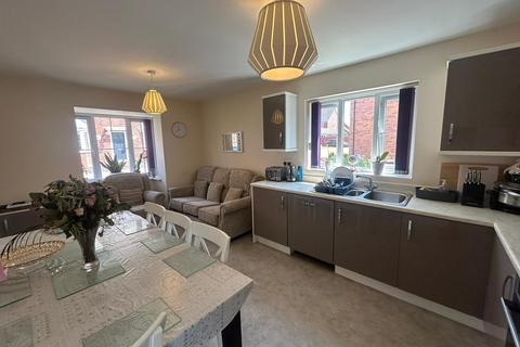 4 bedroom detached house to rent, Brent Close, Derby, DE22