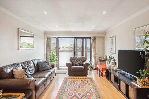 2 bedroom flat for sale, Hermitage Court, Knighten Street, London, E1W