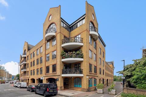 2 bedroom flat for sale, Hermitage Court, Knighten Street, London, E1W