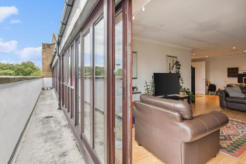 2 bedroom flat for sale, Hermitage Court, Knighten Street, London, E1W