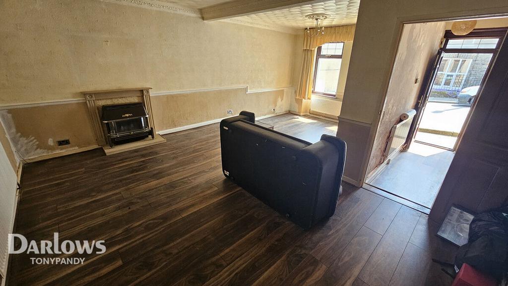 Court Street, Tonypandy CF40 3 bed end of terrace house for sale £100,000
