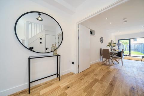 2 bedroom end of terrace house for sale, Spring Hill, London