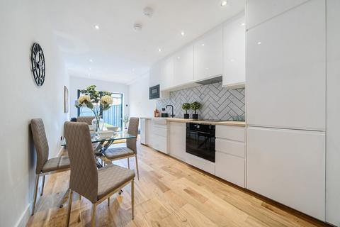 2 bedroom end of terrace house for sale, Spring Hill, London