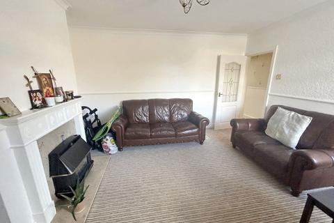 2 bedroom ground floor flat for sale, Elmcroft Road, Forest Hall, Newcastle upon Tyne, Tyne and Wear, NE12 9LJ