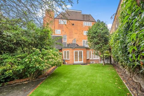 3 bedroom flat for sale, Eton Avenue, Belsize Park