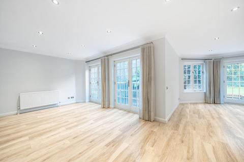 3 bedroom flat for sale, Eton Avenue, Belsize Park