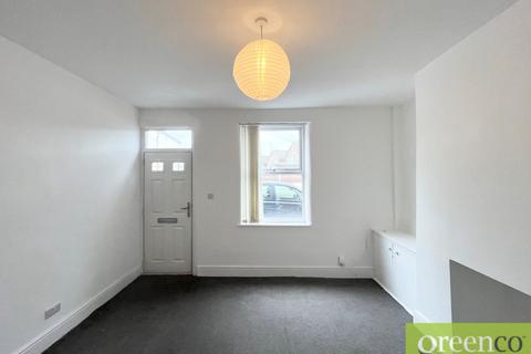 2 bedroom terraced house to rent, Hilton Lane, Salford M28