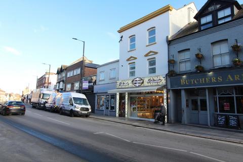 Studio to rent, High Street, Barnet