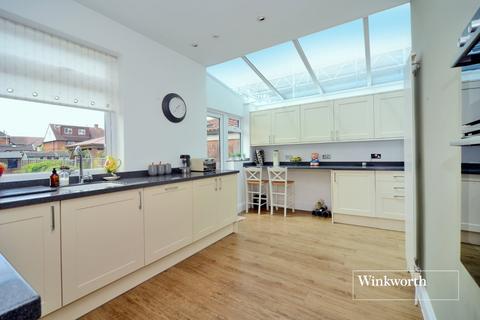 111 Oaks Avenue, Worcester Park, KT4 8XG