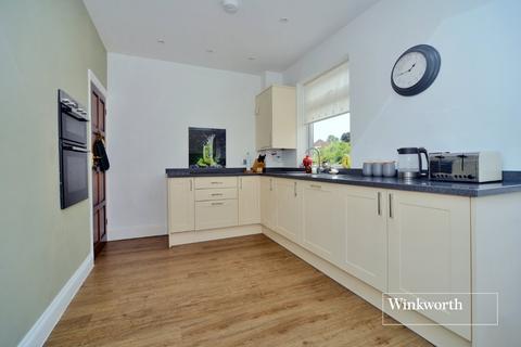 111 Oaks Avenue, Worcester Park, KT4 8XG